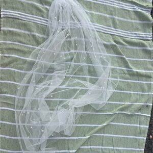 Elegant White Veil with Pearls